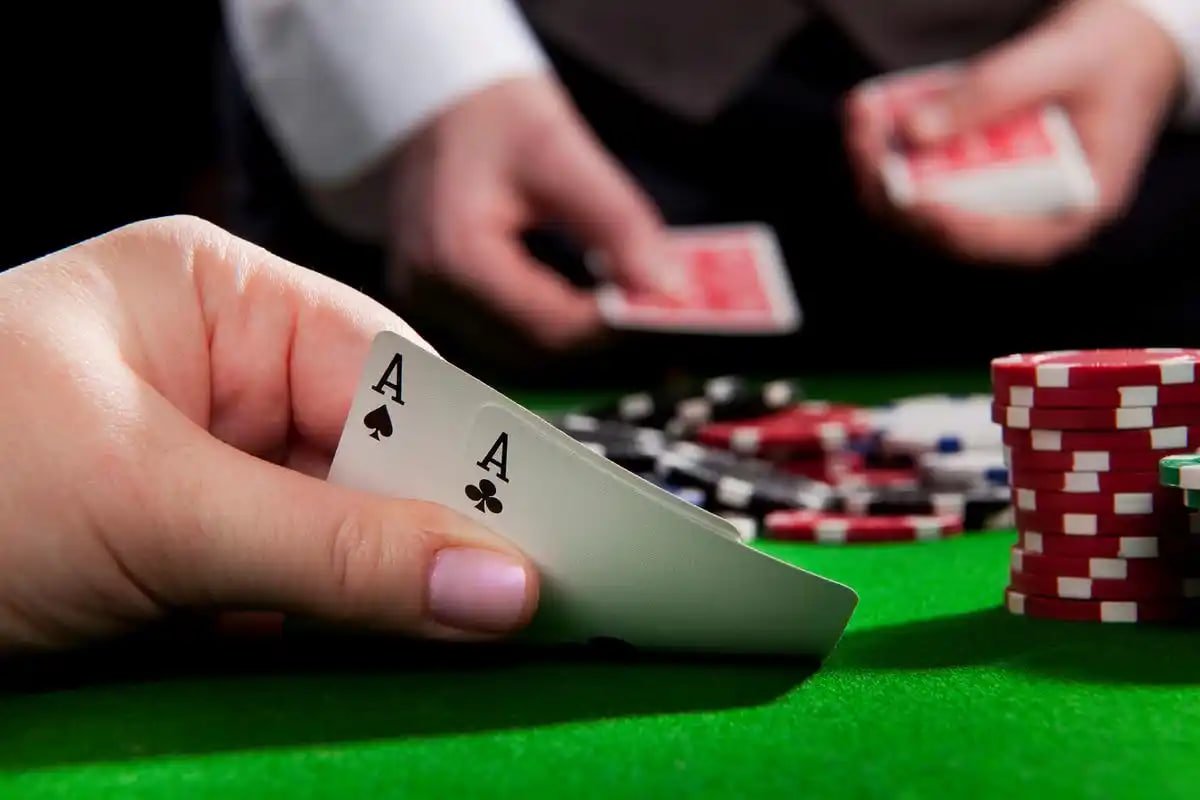 Người chơi Việt Nam trải nghiệm game nổ hũ slot online trên điện thoại di động